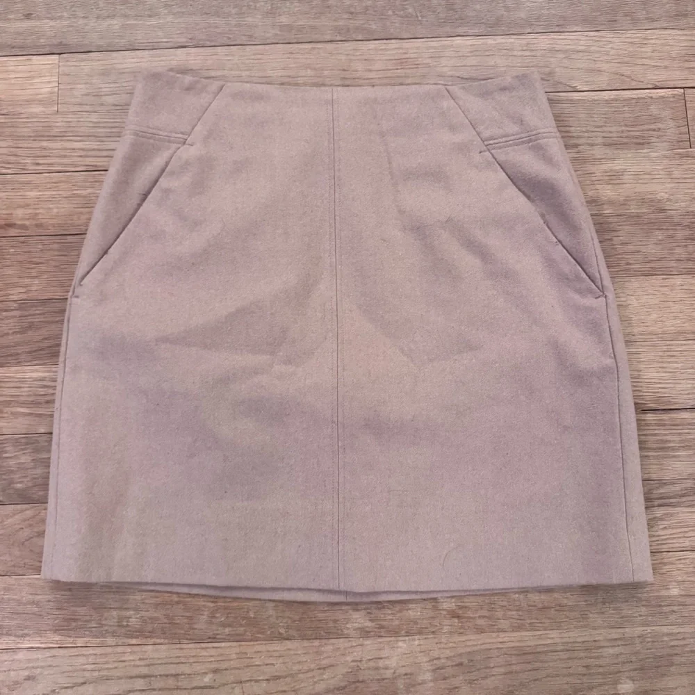LOFT tan mini pencil skirt size 0 b72